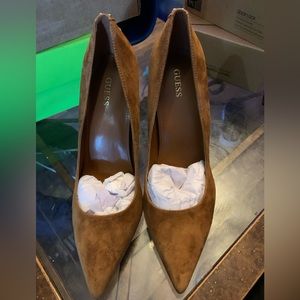 Guess womens Abigail pump